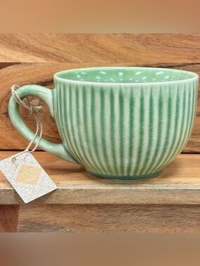 NWT Gorgeous Made in India Artisan Vibrant green ribbed Big 20 Oz. ceramic Mug